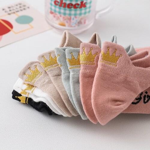 Women Socks Casual High Quality Harajuku Short Tubes Socks Korean Kawaii Cartoon Imperial Crown Embroidery Ankle Funny Socks