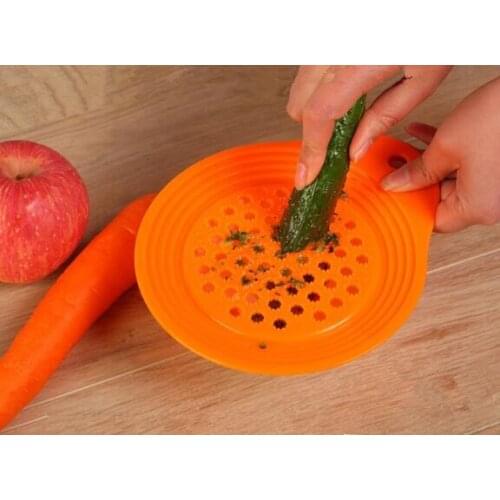 1PC Hot Useful New Arrival Convenient Cooking Tools Novelty Kitchen Garlic Press Kitchen Practical Tool Random Color KB 1374