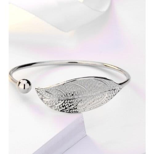Leaf Style Bangles For Women Sweet Literary Elegant Fresh Leaf Shaped 4 Color Charm Open Bracelet Gift Fashion Jewelry KAH139