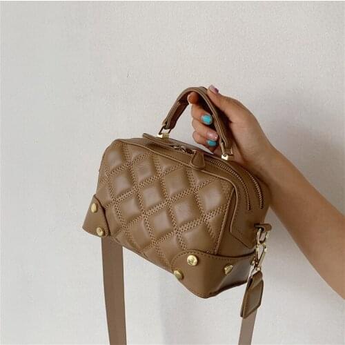 Fashionable large capacity pillow rhombic embroidery bag new portable One Shoulder Messenger Bag