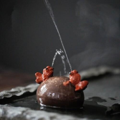 Water squirt tea pet yixing zisha purple clay tea play golden fish playing on the stone house decoration handmade ornament China