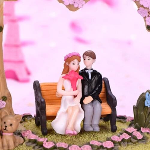 ZOCDOU 3 Pieces Valentines Day Needed Dating Lovers Doll Couple Small Figurine Crafts Figure Ornament Miniatures Deco