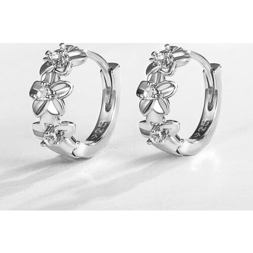 JK Fashion Luxury 3 Flowers Small Round Hoop Earrings Shiny Crystal Cubic Zirconia Dainty Girl Gift Statement Earrings for Women