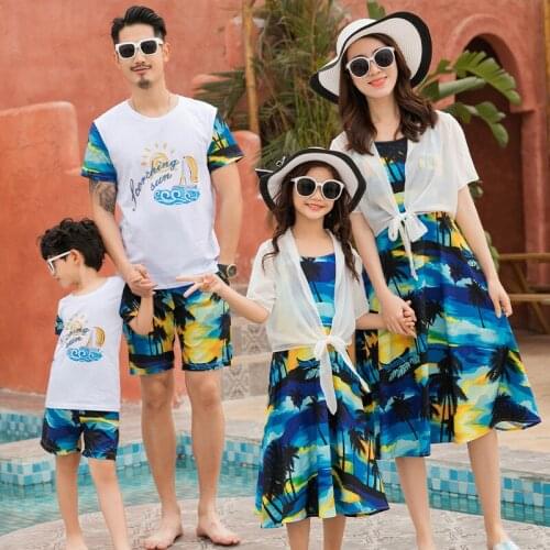 Family Matching Clothes Summer Mother Daughter Seaside Beach Dresses Dad Son T-shirt &Shorts Mom and Me Matching Couple Matching