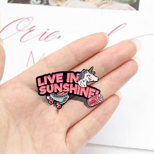 Cute Rainbow Fly Horse Enamel brooch pins LIVE IN SUNSHINE Drinks leisure time Horse Brooches Party Animal Brooch Jewelry Gifts