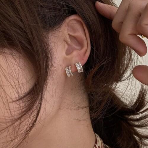 New Fashoin Crystals Beads Piercing Gold Stud C Earrings 2021 Trend Womens Fashion Charms Ear Jewelry Gift