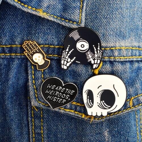 Skull Disc Halloween Alloy Hand Love Brooch Enamel Pins Metal Broches for Women Badge Pines Metalicos Brosche Accessories