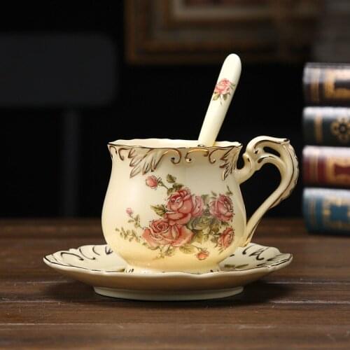 Nordic Style Vintage Tea Cup Set Utensil Wedding Gold Rim Dinnerware Sets Royal Porcelana Ceramic Xicaras Drinkware EB50BD