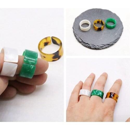 Cute White Green Tortoise Resin Rings