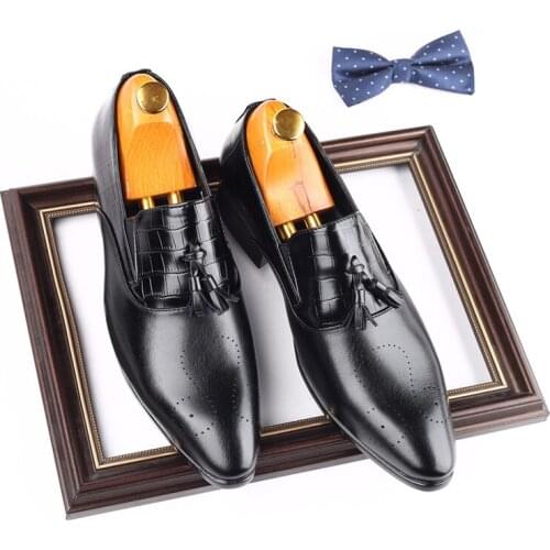 Yomior Spring New Vintage British Men Casual Shoes Crocodile Formal Dress Leather Shoes Business Tassel Wedding Brogue Loafers