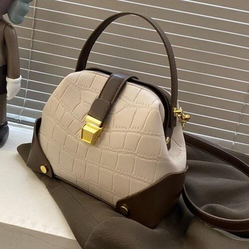 European and American Popular Small Bags 2021 New Fashion Womens Bags Autumn All-match Messenger Bag High-end Retro Handbag