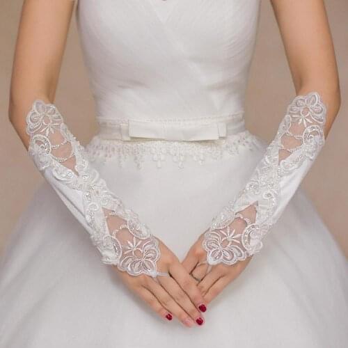 2019 Fashion High Quality White Red Short Paragraph Elegant Rhinestone Bridal Wedding Gloves Wedding accessories