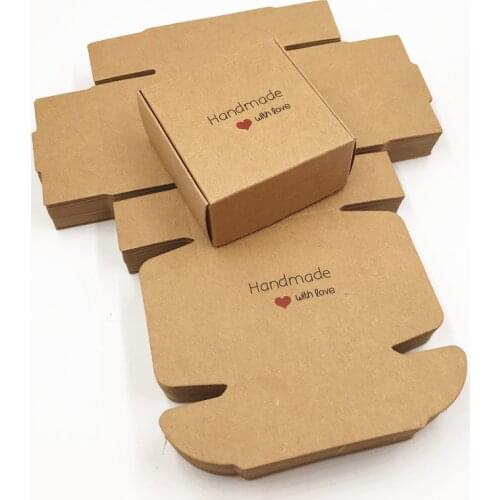 Hot Sale Two size 50pcs Paper Printed Handmade with Love Pattern love gift Packing Box Red Heart Kraft Paper Small Carry Case