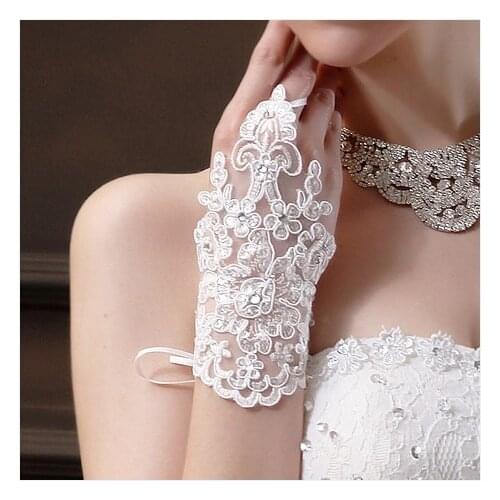 Hot Sale White Appliques Fingerless Gloves with Beads Bridal Gloves Elegant Short