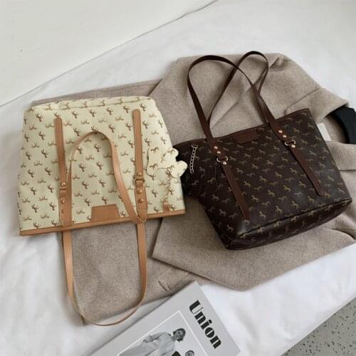 New Summer Femme Pochette Totes Soft Leather Horse Pendant Shoulder Bag Portable Large Capacity Shopping Bag