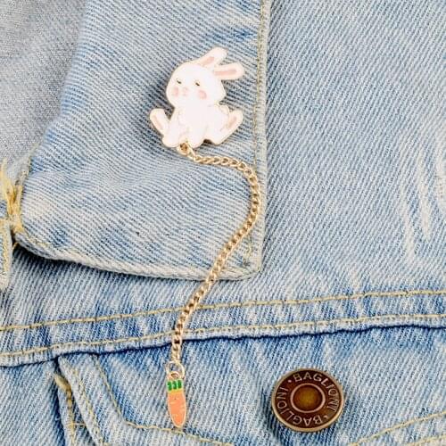 Cute Rabbit Carrot Metal Chain Brooch Cartoon Bunny Animal Enamel Pin Shirt BackPack Lapel Pins Button Badge Kawaii Jewelry Gift
