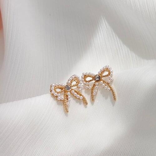 Korean Style Elegant Imitation Pearls Bow Clip on Earrings Female Simple Sweet Small Butterfly Clip Earrings No Ears Hole