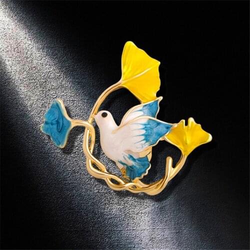 High Quality Cute Small Bird Animal Brooch Alloy Gold Color Enamel Flower Brooches Lady Wedding Party Pins Birthday Gifts