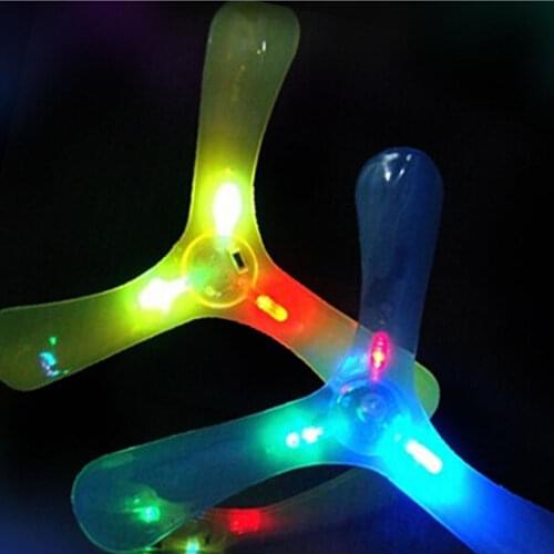 TOYZHIJIA 1Pcs Outdoor Toys Boomerangs Flying Saucer Plastic Clover Spin LED Light Outdoor Toy Random Color