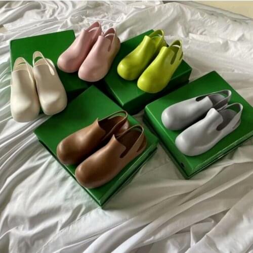 2021 New Summer Sandals Flat Simple Rain Boots for Women Jelly Candy Color Plastic Wild Rain Boots Shoes for Girls Women