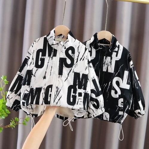Childrens spring and autumn jackets new Korean style boys and girls handsome jackets tops childrens casual windbreaker tide