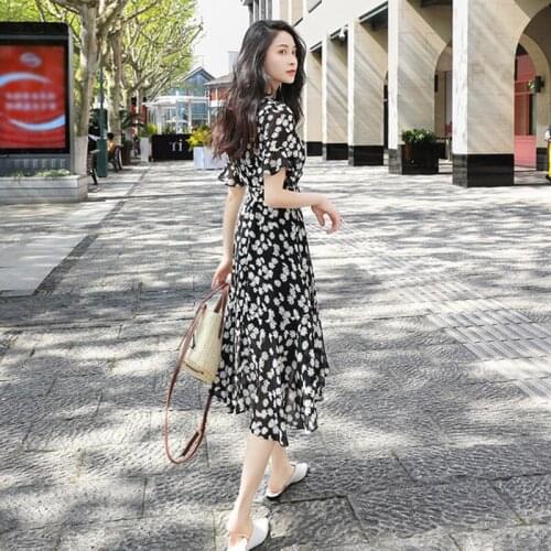 2020Vintage Floral Print Chiffon Dress Summer V-neck Short Sleeve Daisy Print Dresses Women Black Wrap Midi Skirt