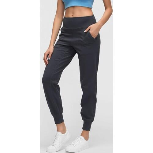 TWTOPSE Naked-feel Fabric Loose Fit Sport Workout Joggers Women Butter Soft Elastic Workout Gym Joggers with 2 Side Pocket 2020