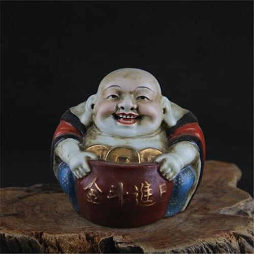 The porcelain sculpture master Zeng Longsheng painted gold Buddha statues in the Republic of China