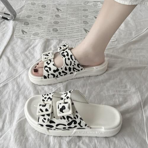 2021 New Summer Womens Sandals and Slippers Womens Outer Wear Fashion Fairies Trendy Thick-soled Beach Shoes Women