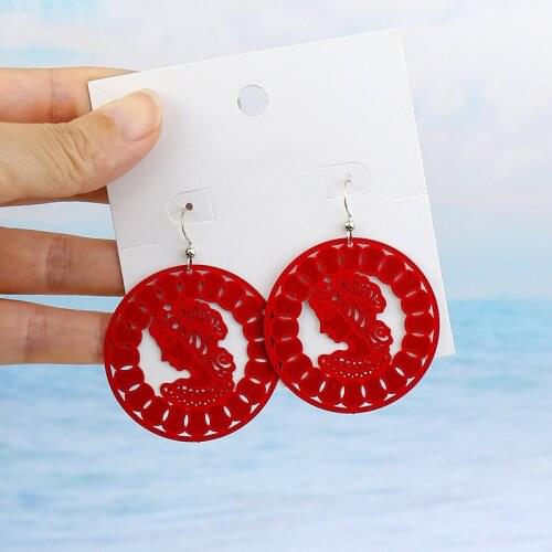 VSnow Temperament Circle Geometric Queen Portrait Dangle Earring for Women Girls Hollow Metal Holiday Earring Jewelry Pendientes