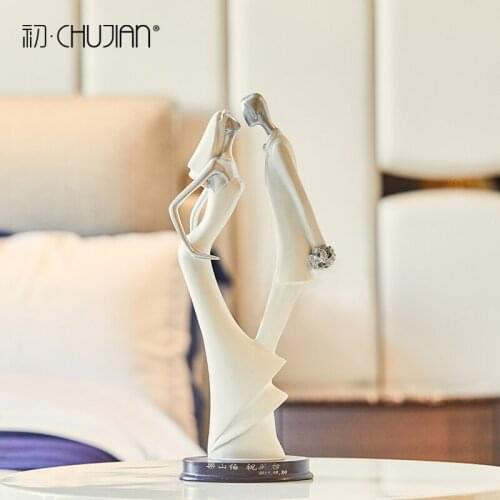 Creative resin romantic lovers figurines wedding gifts statue Office study decoration home decor crafts room decoration objects