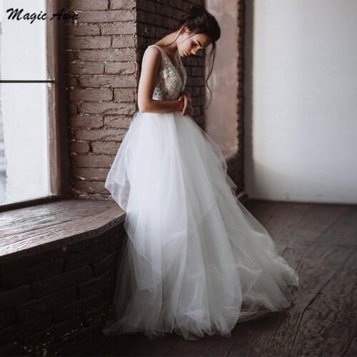 Magic Awn Graceful 2021 Boho Wedding Dresses Lace Appliques V-Neck Illusion Open Back Beach Mareiage Gowns A-Line Ruffles Robes