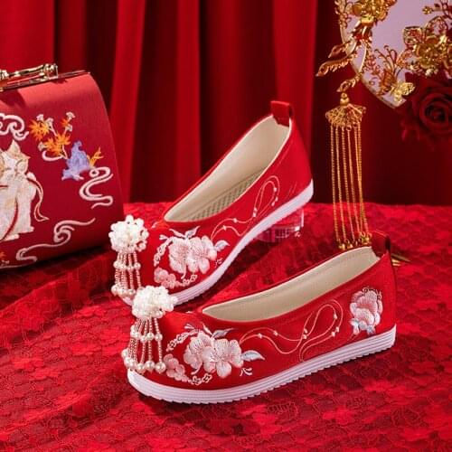 Red Wedding Shoes Womens New Flat-heel Designer Shoes Retro Embroidery Bridal Shoes Female Elegant Ethnic Style Single Shoes