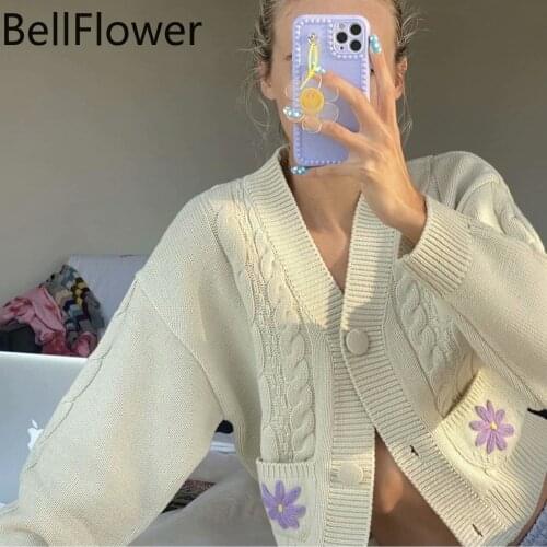 Hot Sale Fall 2021 Women White Cardigan Vintage Chain Link Flower V-Neck Long Sleeve Floral Short Tank Sweater Cardigan Set