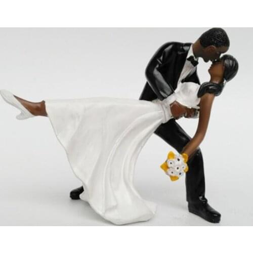 14cm Height Groom and Bride Doll Resin Romantic Tango Pose White Wedding Dress Resin Car Ornaments Figures Cake Wedding Dolls