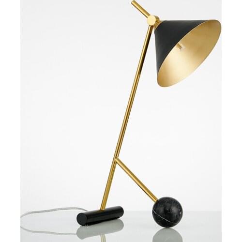 NordicSimple Metal Table Lamps Post Modern Designer Hotel Front Desk Personality Model Bedroom Bedside Decorative Table Lights