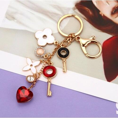 Christmas fashion love rhinestone four-leaf clover car keychain female cute Korean creative metal bag pendant key chain ring