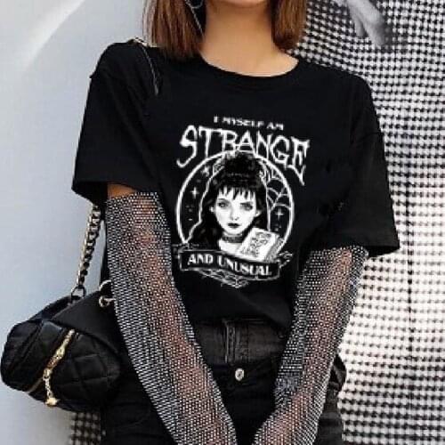 1pcs Cool Fashion T Shirt Beetlejuice I Myself Am Strange And Unusual Black T-Shirt Women Cute Grunge Gothic Tee Halloween Witch