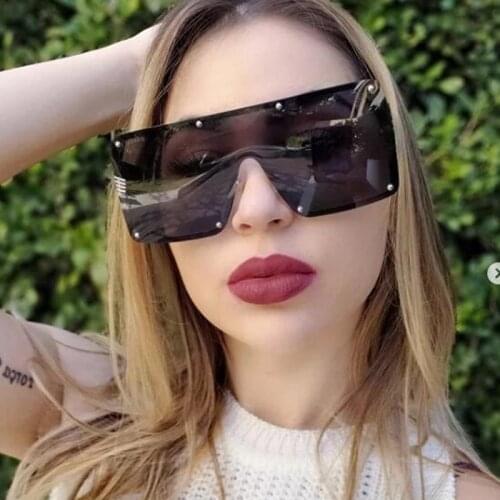 Hot Selling Fashion Square sunglasses 2021 New Big Frame Womens Sun Glasses One Piece Lens Rivets Glasses Stylish UV400 Oculos