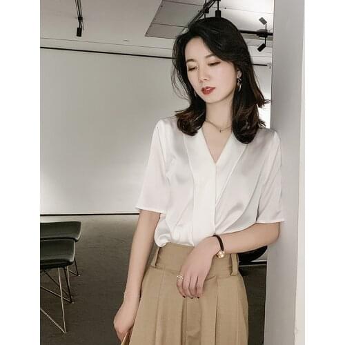 Shirt Womens Spring and Summer V-neck Design Sense Niche Chiffon Half-Length Sleeve Versatile Business Temperament Young Half