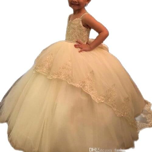 2021 New Cute Flower Girls Dresses For Weddings Sleeveless Lace Appliques Beaded Corset Back With Bow Little Kids Holy First Com