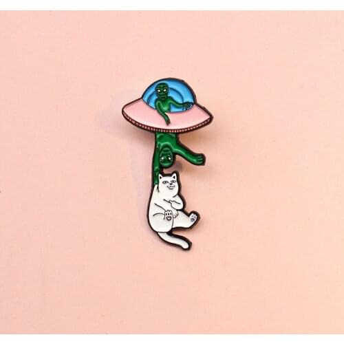 Fashion Creative Alien Metal Enamel Brooch Cartoon Fun Cat UFO Badge Personality Unique Lapel Backpack Jewelry Accessories Gift