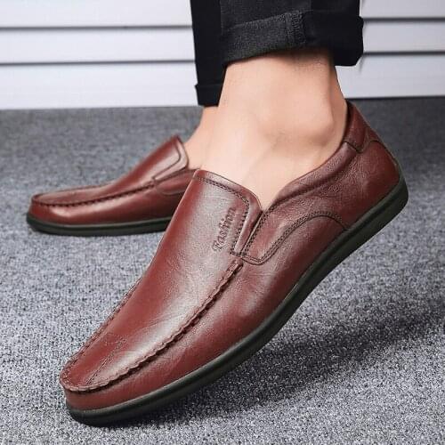 2021 New Men Leather Soft Outsole Man Casual Bussiness Youth Leather Loafers Male Moccasins Breathable Slip on Driving Sneakers