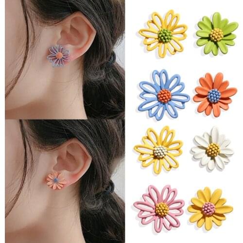 Coloeful Daisy Creative Earrings Asymmetry Flowers Earrings For Women Sweet Ear Stud Lady Fashion 2021 Gift for Girl Party