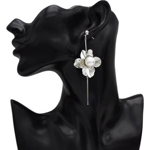 Elegant Flower Drop Earrings with Pearl Gold Metal Party Engagement Earrings for Women Girl oorbellen Birthday Gift