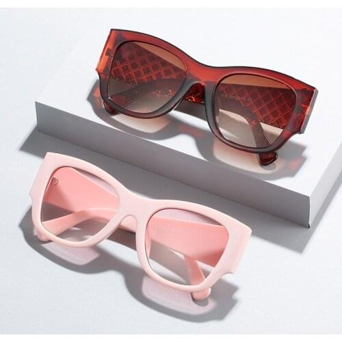 Oversized Square Sunglasses Women Vintage Gradient Eyewear Men Grid Wide Legs Cat Eye Fashion Sun Glasses Shades UV400