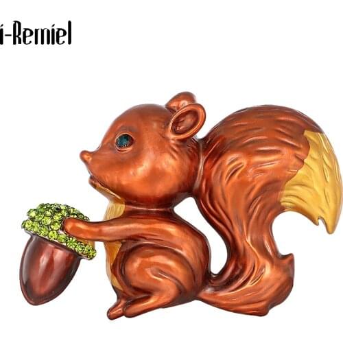 Cartoon Squirrel Pinecone Brooch Paint Alloy Metal Enamel Pin Jewelry Crystal Animal Retro Coat Brooches Cute Pins for Backpacks