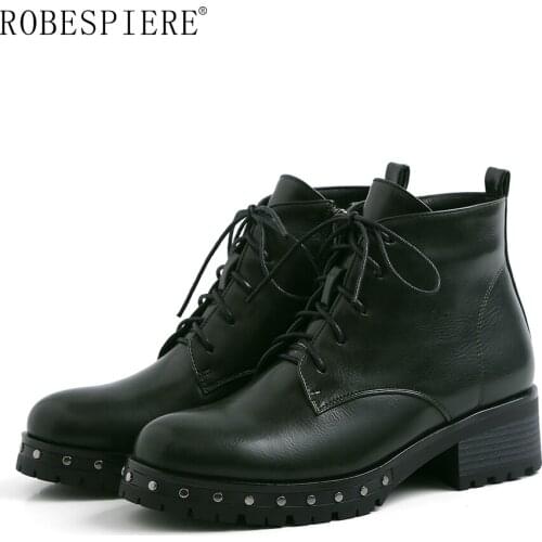 ROBESPIERE Lace Up Rivets Martin Boots Women Platform Ankle Boots Top Quality Leather Plush Winter Shoes Women Botas Mujer B140
