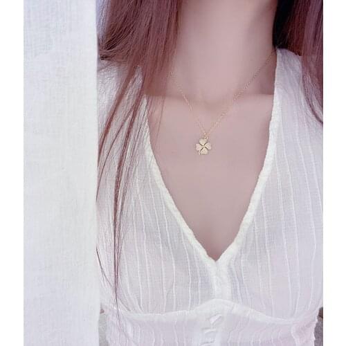 Korean version of exquisite micro-set zircon flashing four-leaf clover lucky girl temperament short necklace chain clavicle chai