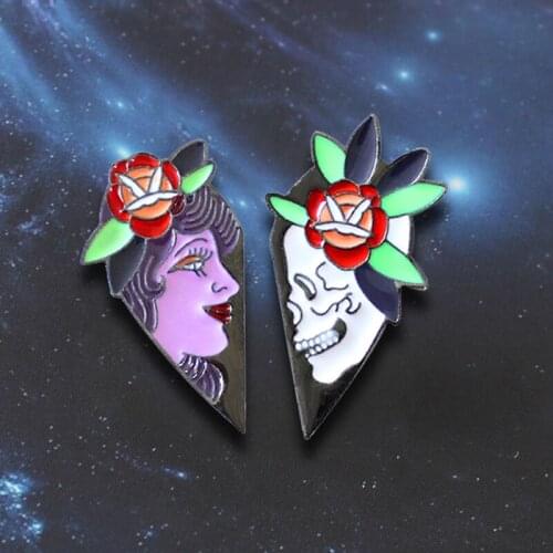 2pcs/set Broken Heart Shape Pins! Skull and Purple Queen With Garland Romantic Halloween Badge Gift For Lover Couple Best Friend
